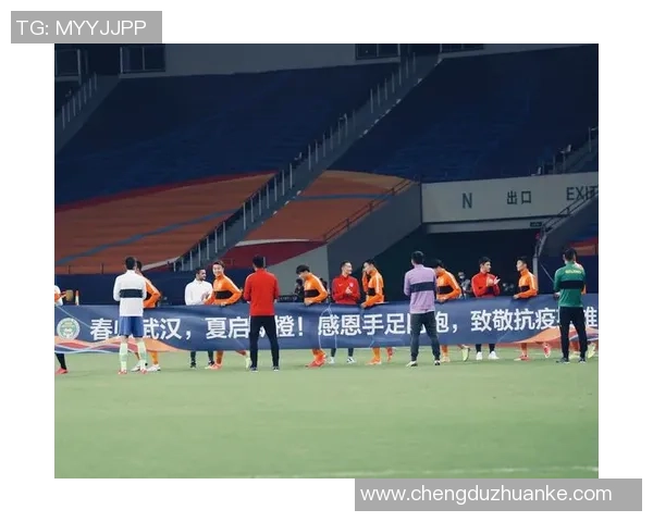 中超激战卓尔迎战大连球队全力争胜展现精彩对决